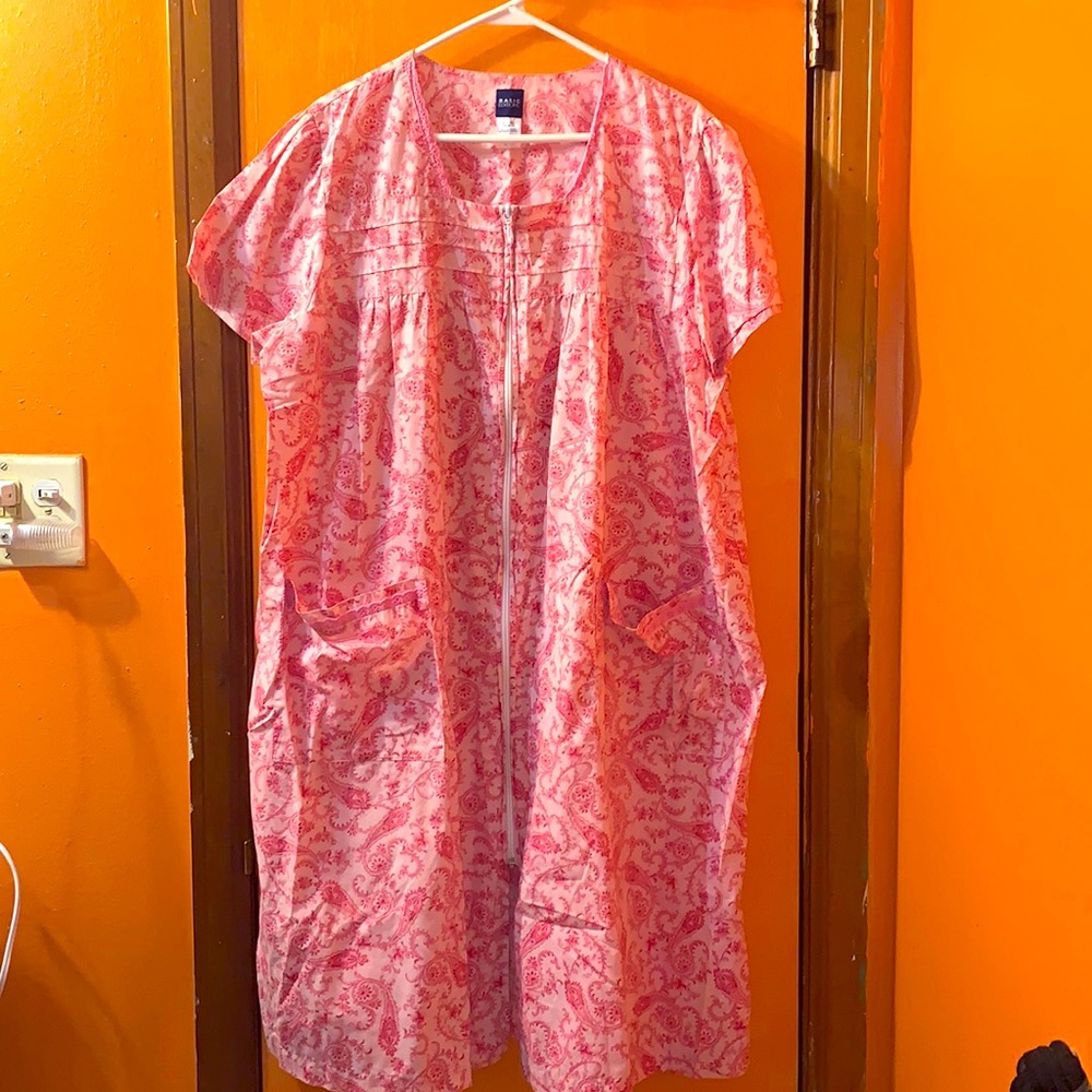 BASIC EDITIONS LOUNGE GOWN W/ front zipper n pockets Size XL